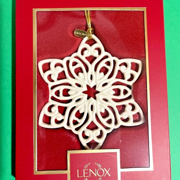 Lenox 2022 Snow Fantasies Snowflake Ornament New in Box - Picture 2 of 3